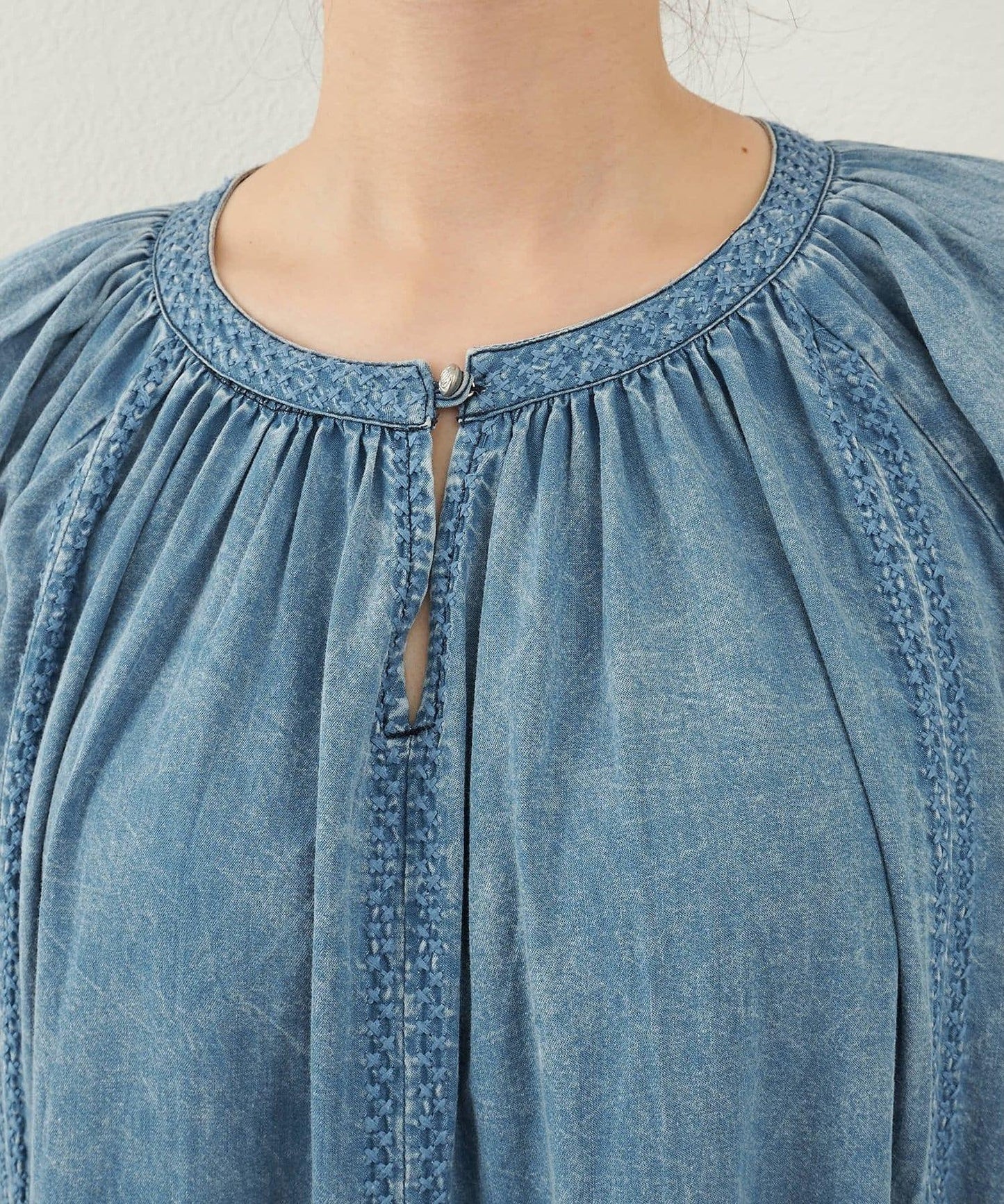 刺繡連衣裙