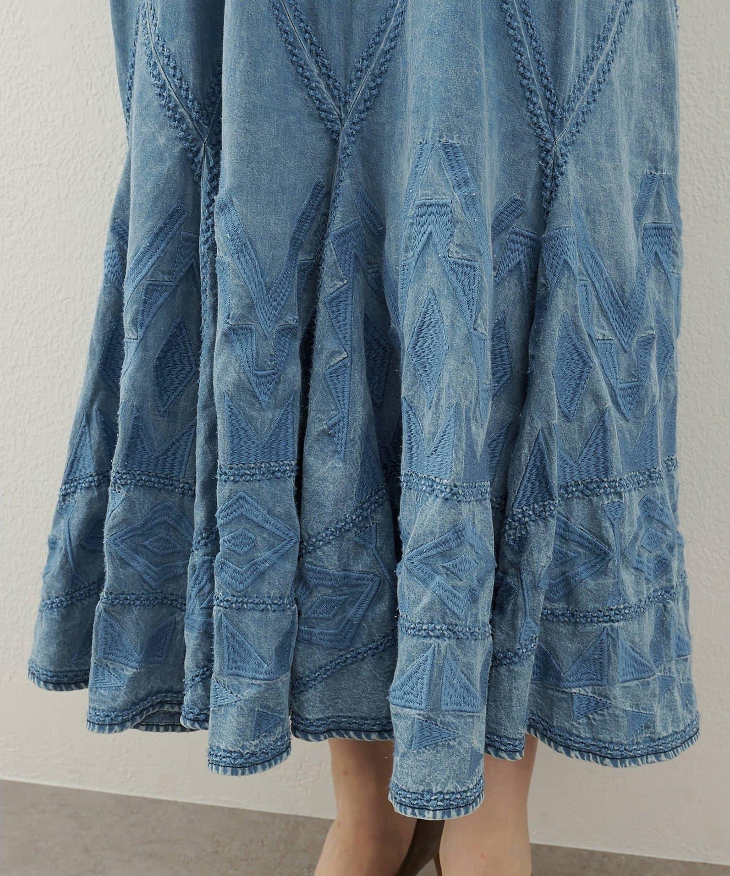 刺繡連衣裙