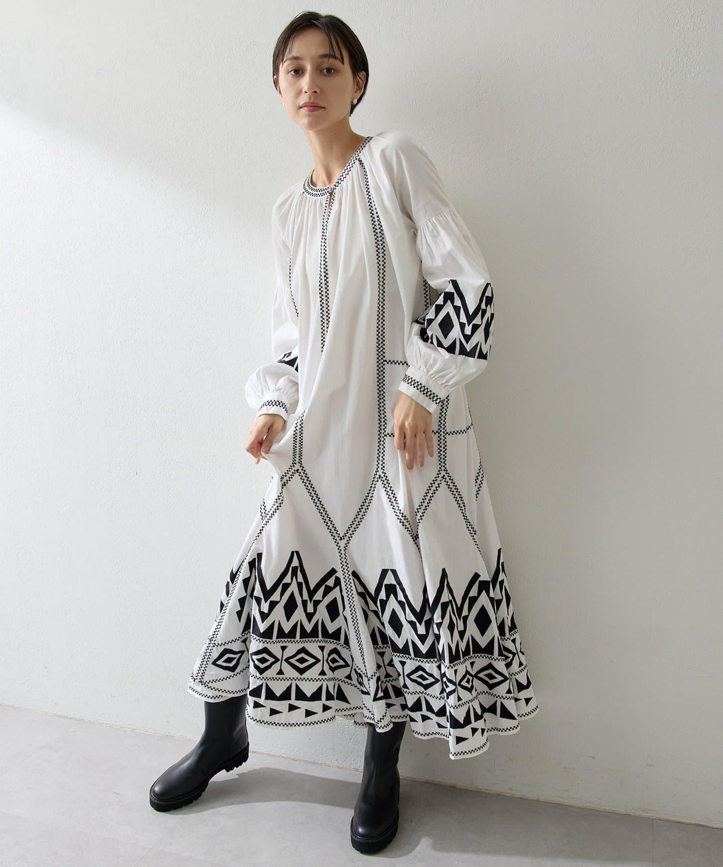 刺繡連衣裙