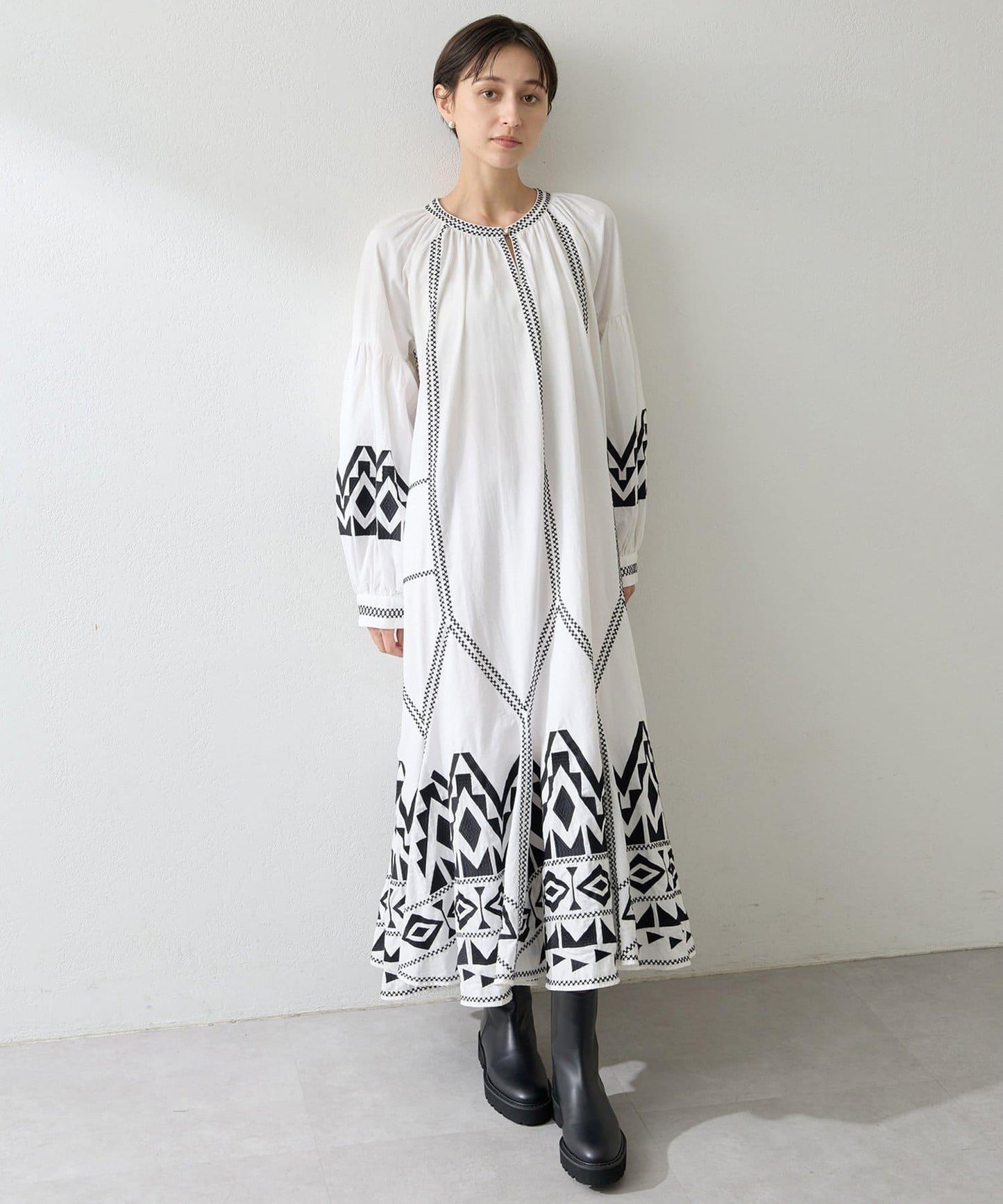 刺繡連衣裙