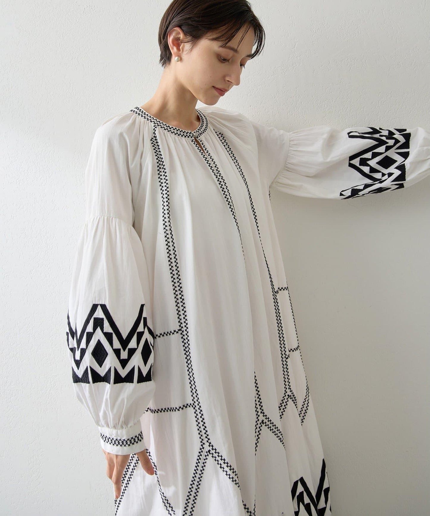 刺繡連衣裙