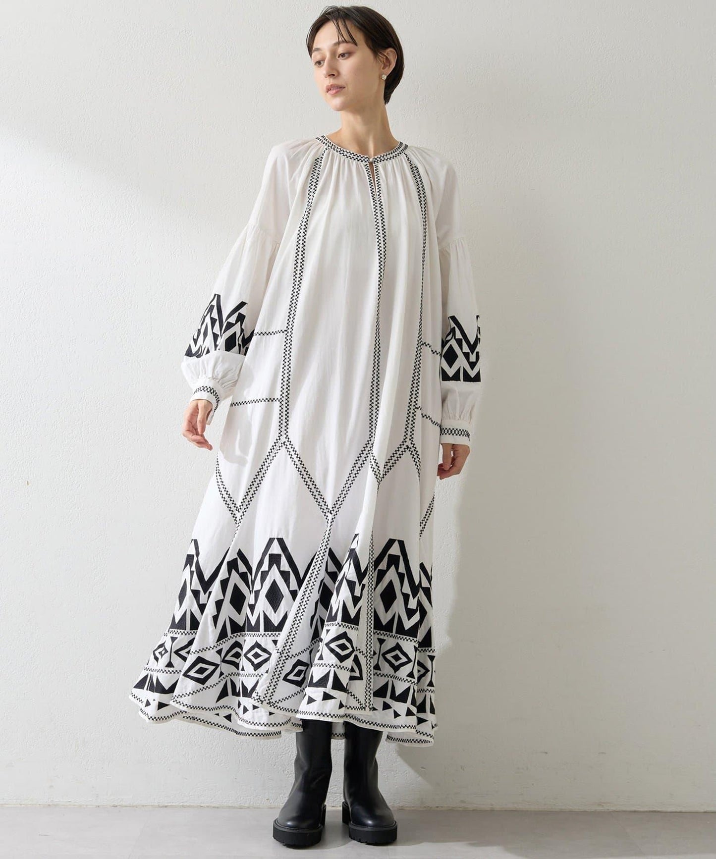 刺繡連衣裙