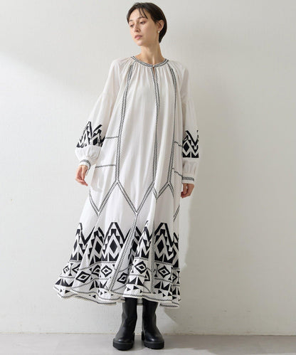 刺繡連衣裙