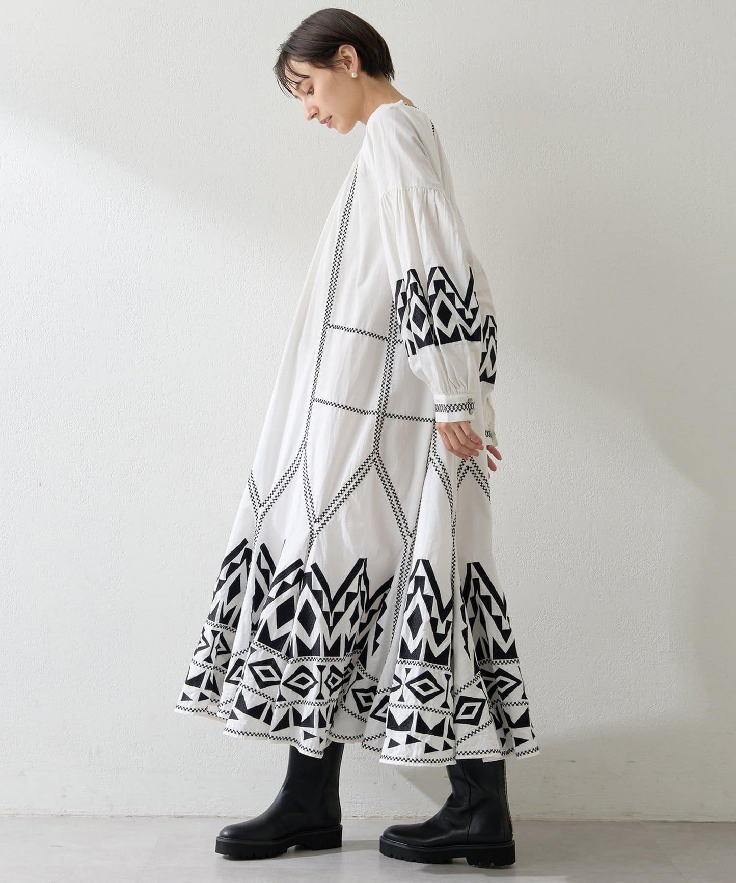刺繡連衣裙