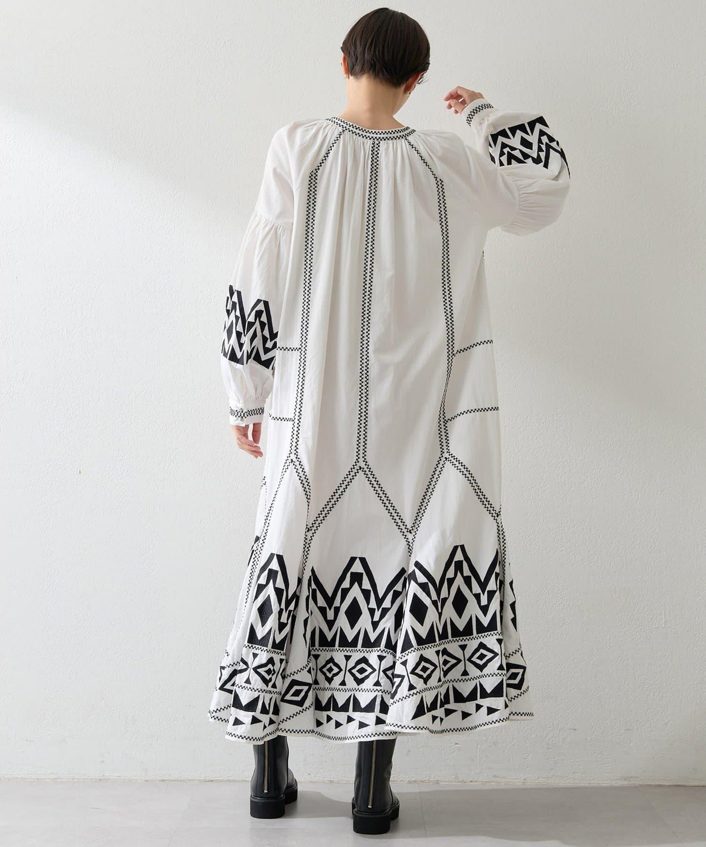刺繡連衣裙