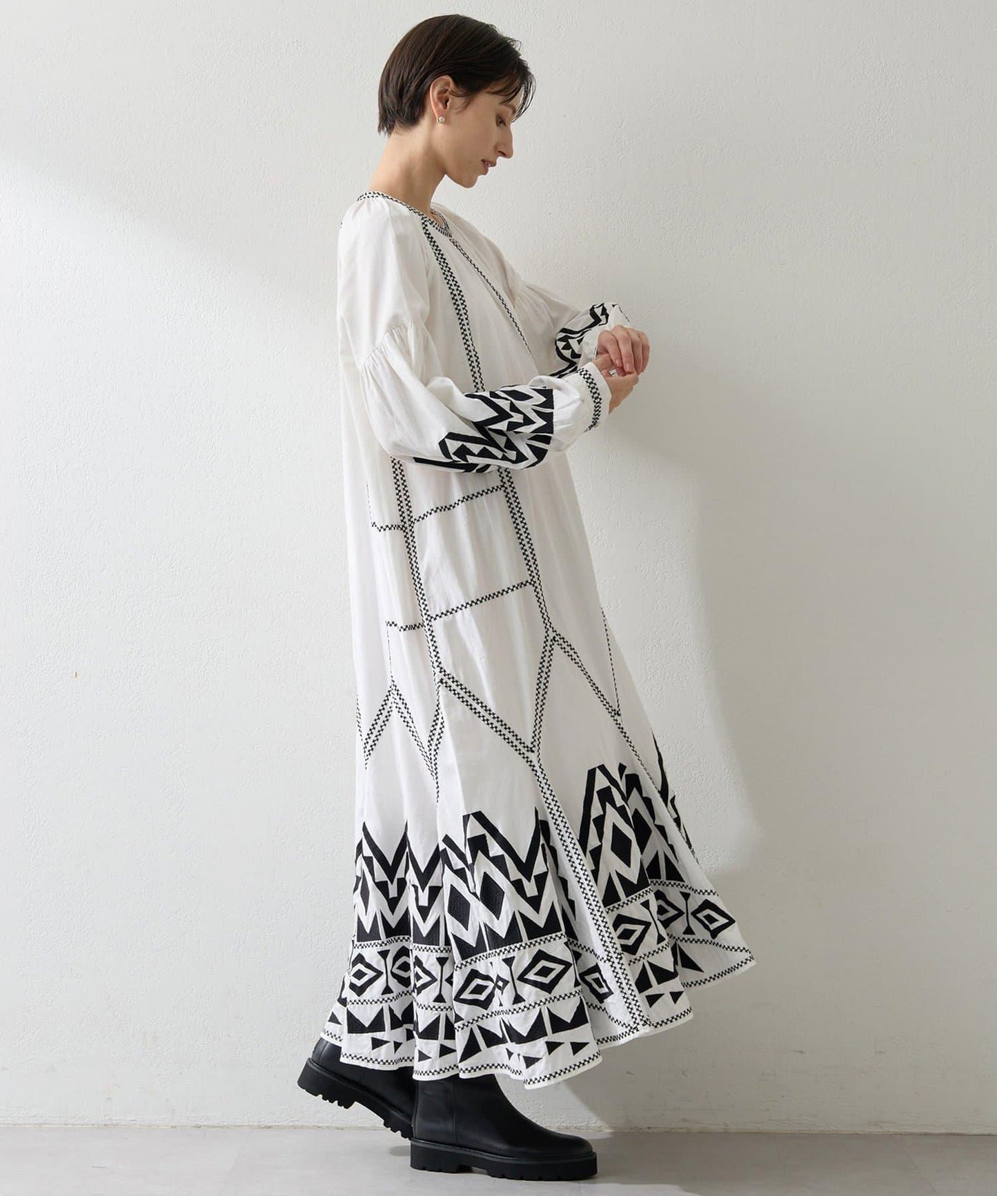 刺繡連衣裙