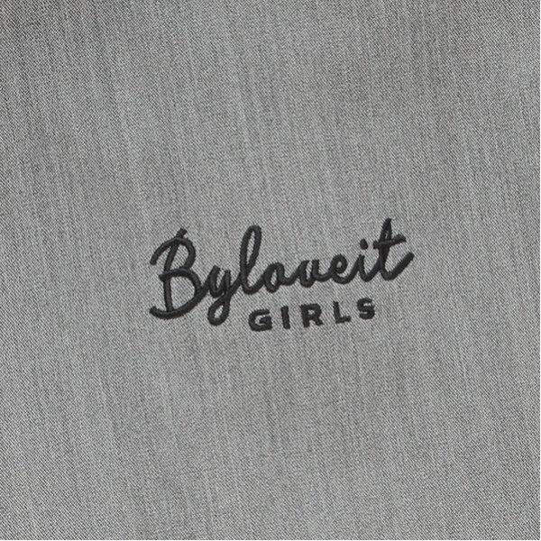 帶蝴蝶結吊帶背心的襯衫連衣裙