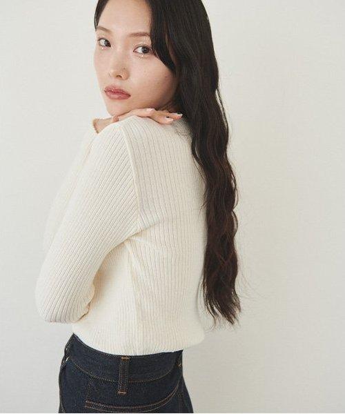 領口刺繡針織套頭衫