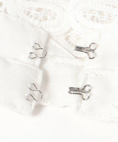 領口刺繡針織套頭衫