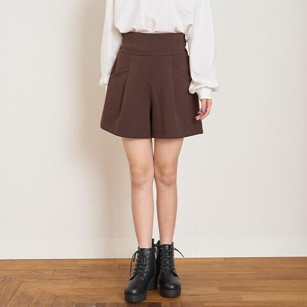 高腰剪裁短褲