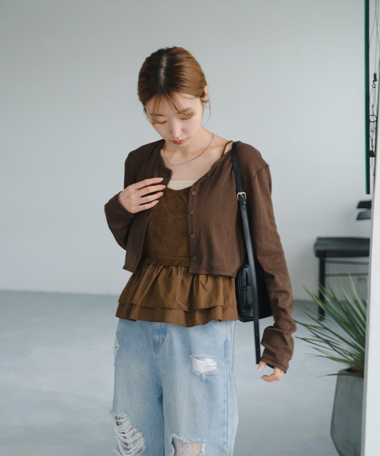 絨面荷葉邊胸衣