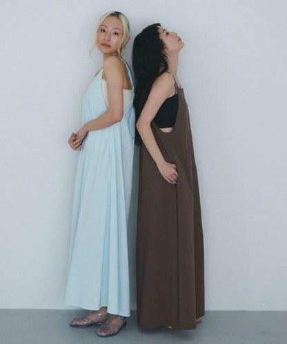 剪裁吊帶連衣裙