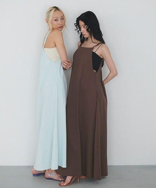 剪裁吊帶連衣裙