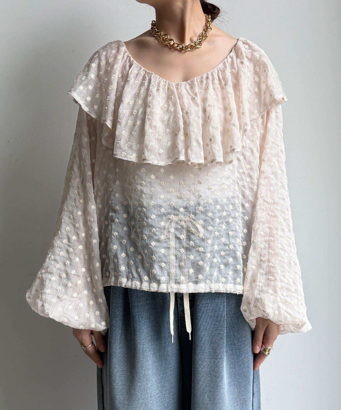 花朵刺繡荷葉邊襯衫
