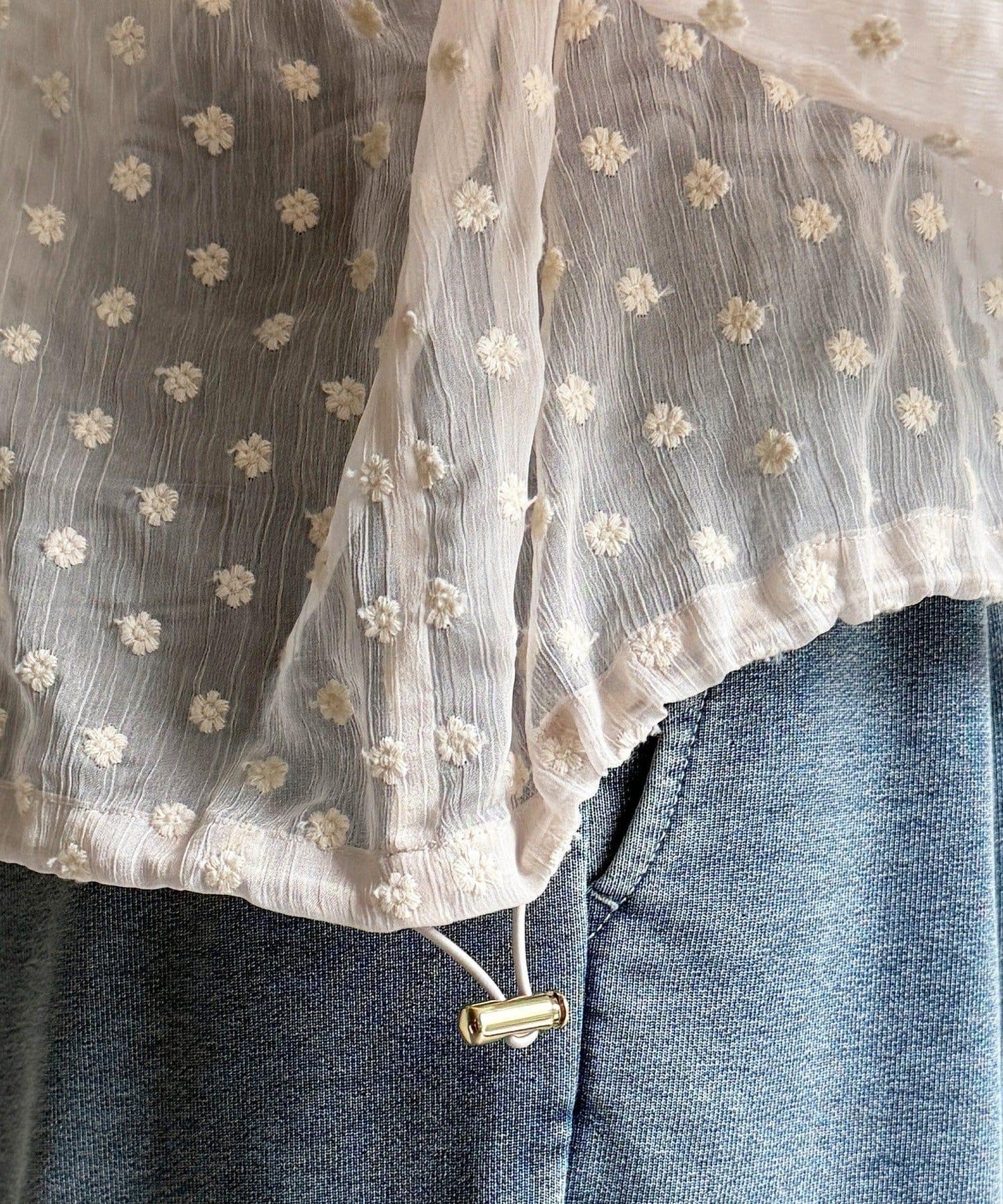 花朵刺繡荷葉邊襯衫