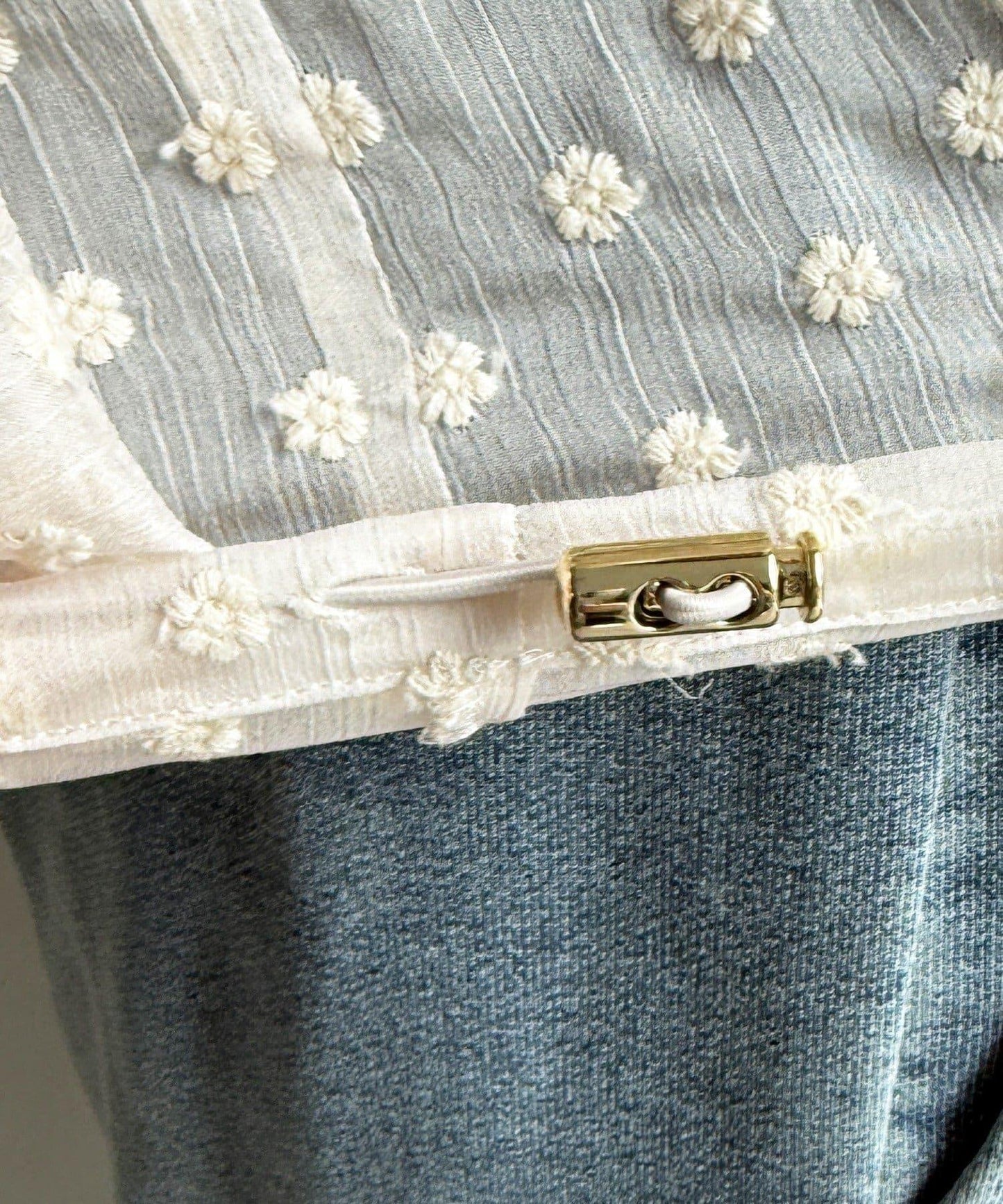 花朵刺繡荷葉邊襯衫