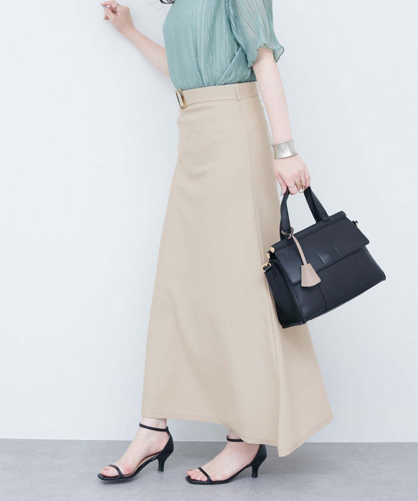 【自然風格】配套珍珠腰帶針織上衣