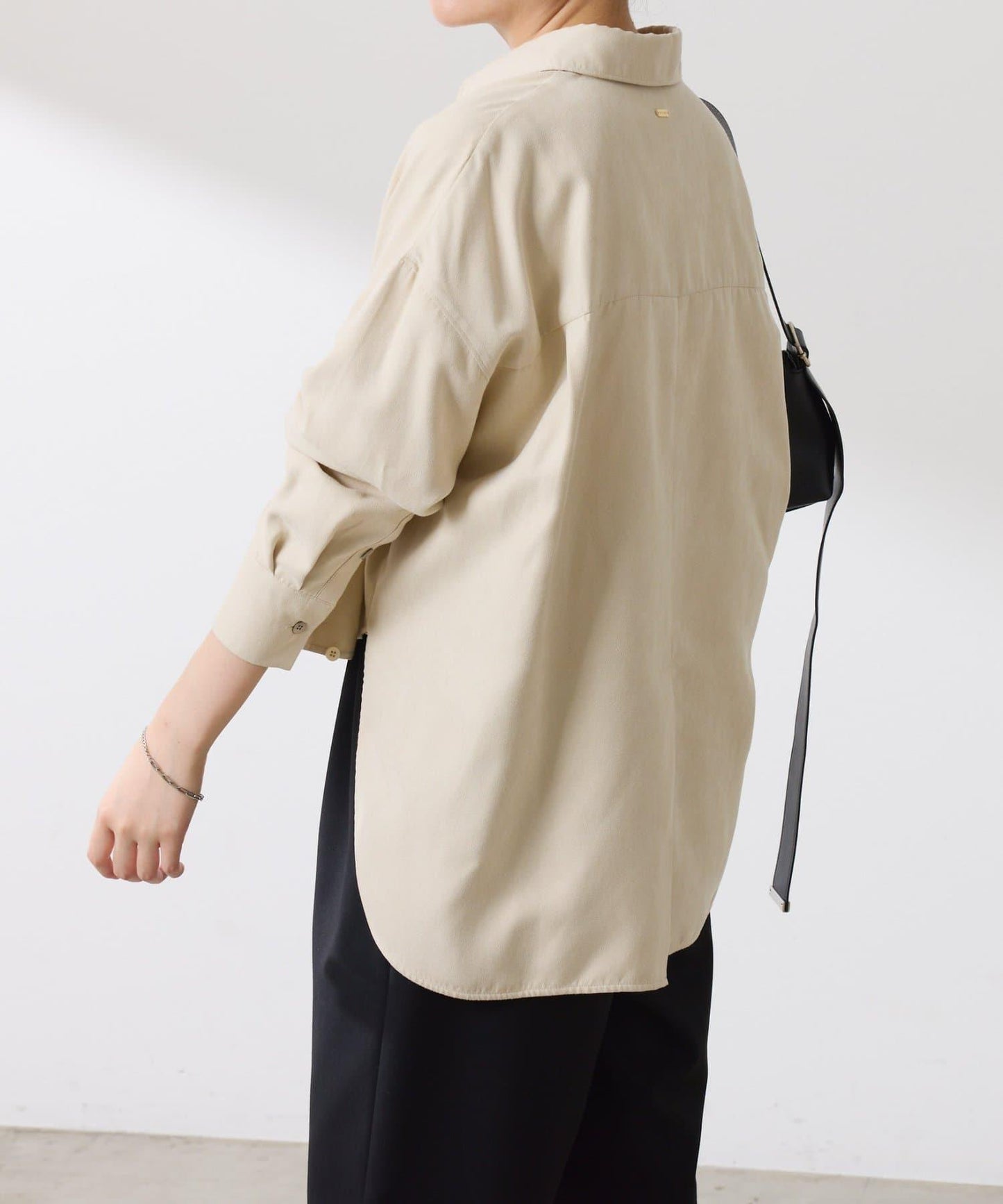 【デザインを変えられる】スエードタッチバックロングシャツ/カセット服
