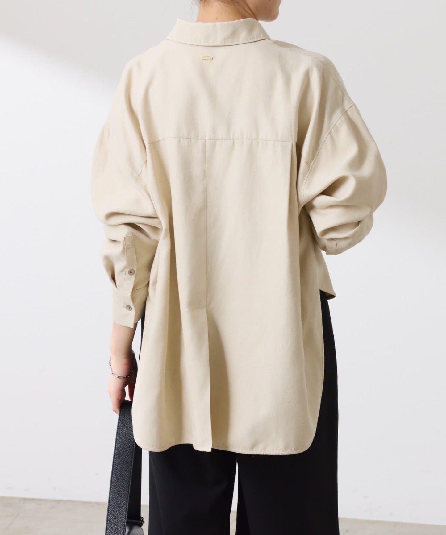 【デザインを変えられる】スエードタッチバックロングシャツ/カセット服