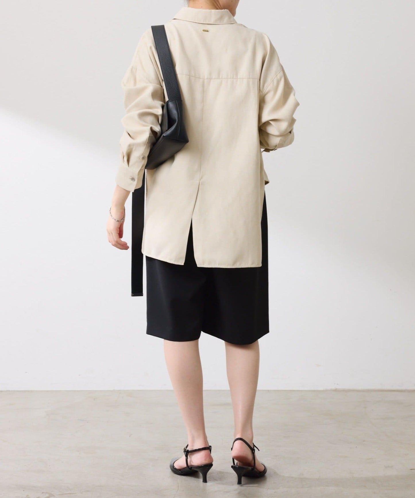 【デザインを変えられる】スエードタッチバックロングシャツ/カセット服