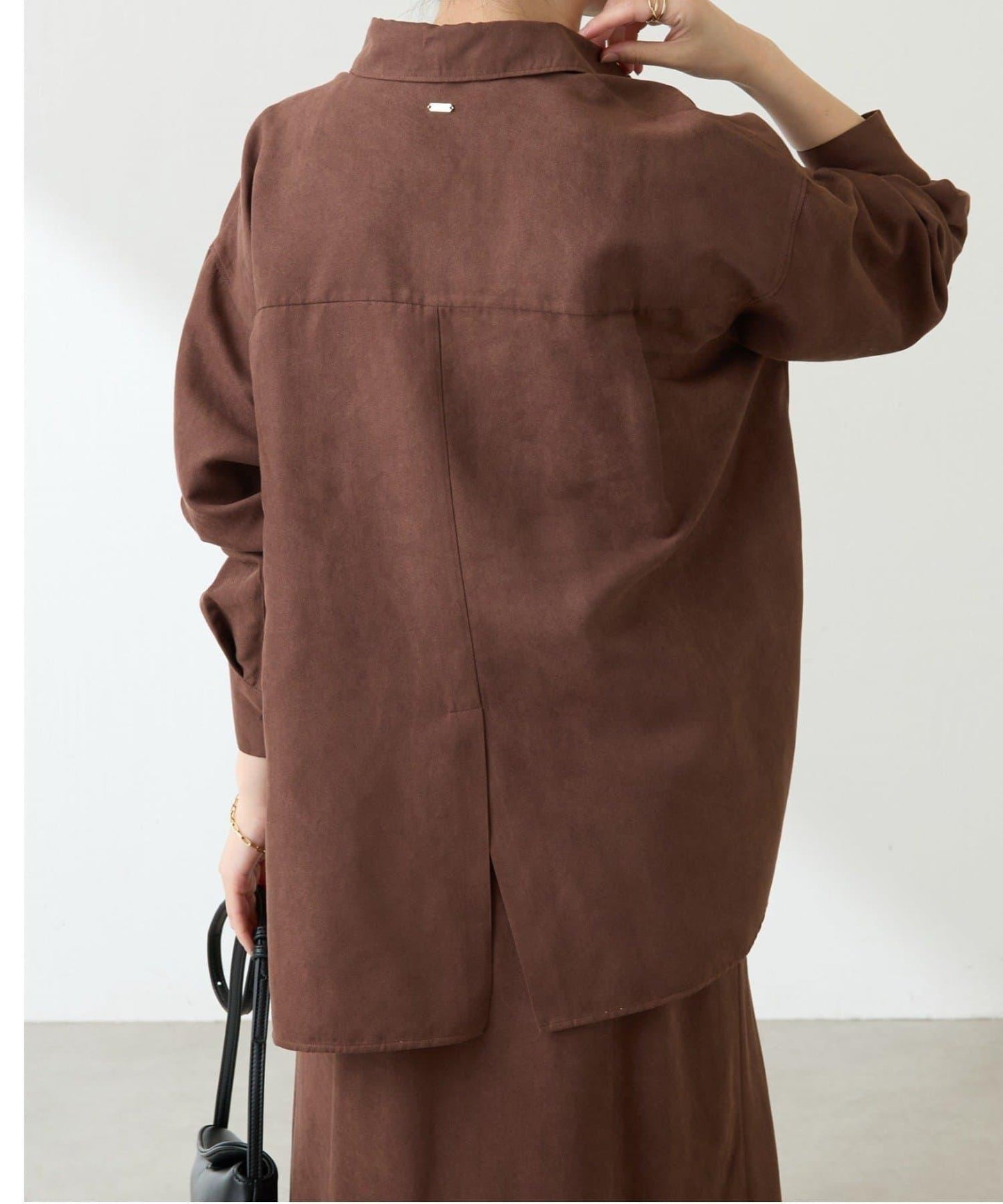 【デザインを変えられる】スエードタッチバックロングシャツ/カセット服