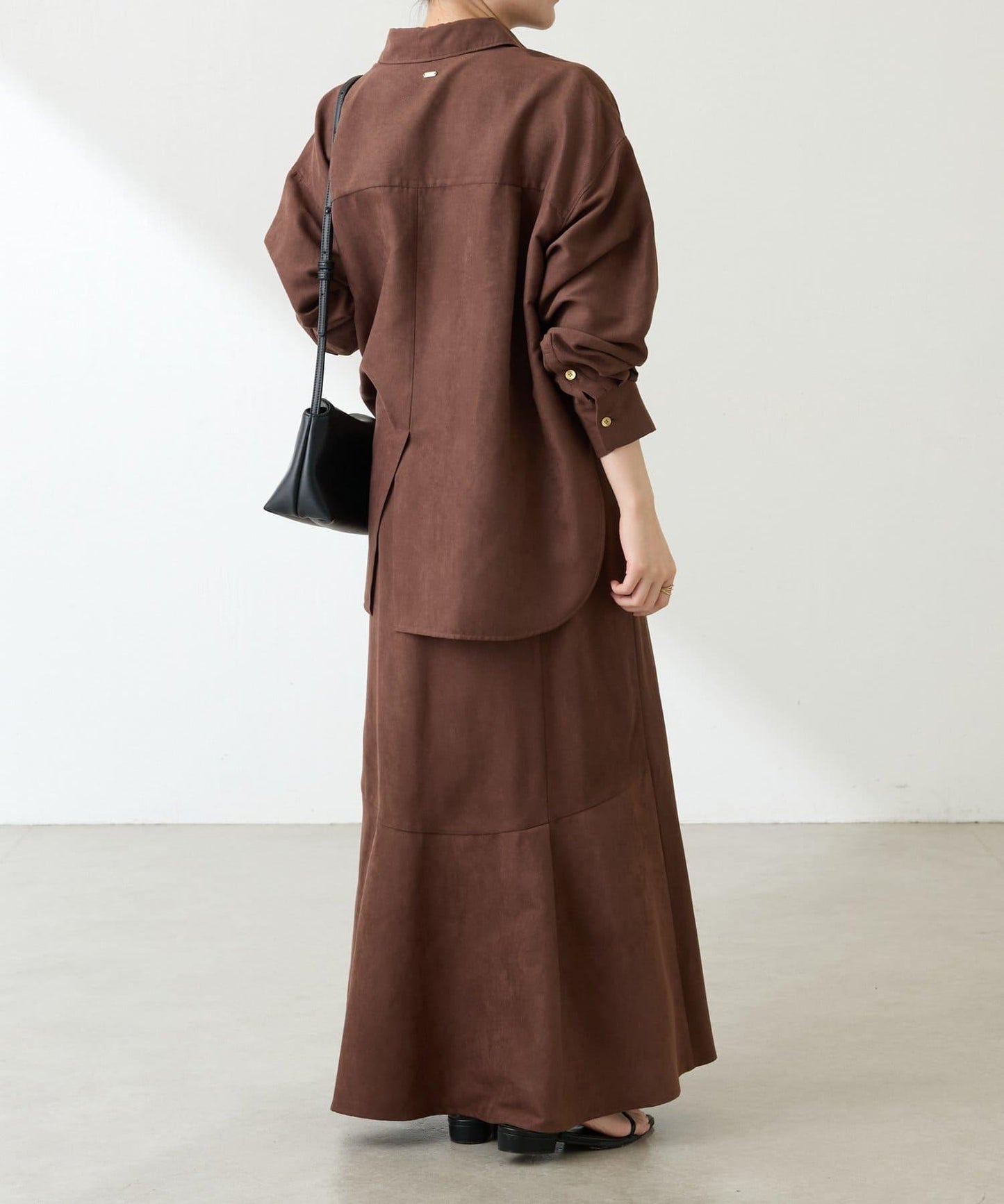 【デザインを変えられる】スエードタッチバックロングシャツ/カセット服