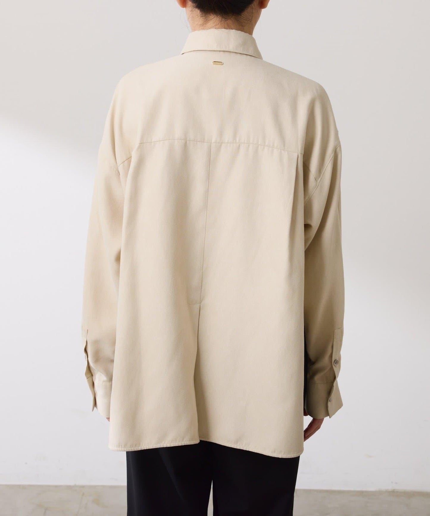 【デザインを変えられる】スエードタッチバックロングシャツ/カセット服