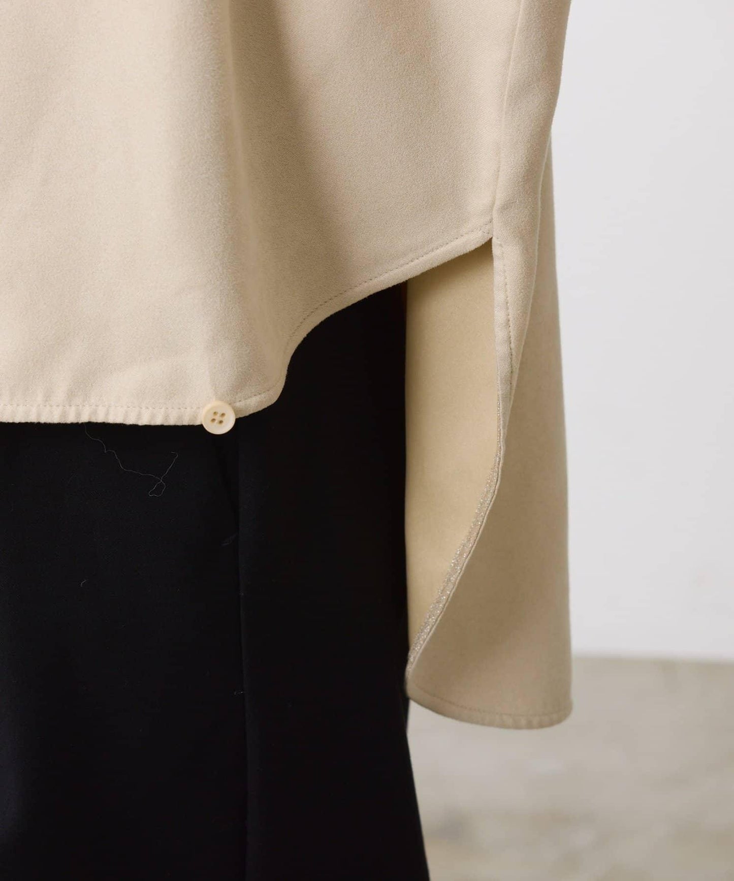 【デザインを変えられる】スエードタッチバックロングシャツ/カセット服