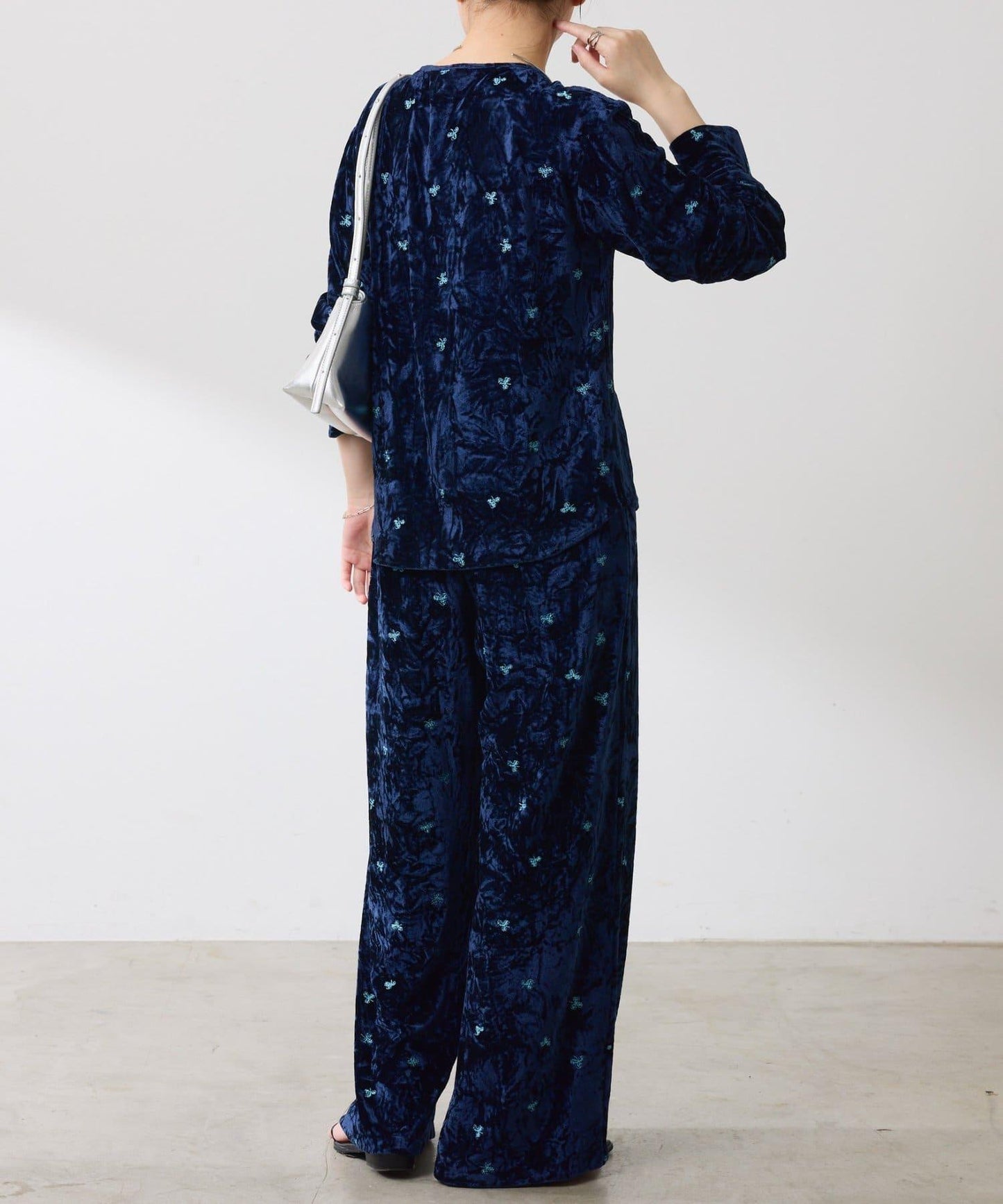 【カセット服】刺繍ベロアカットソー