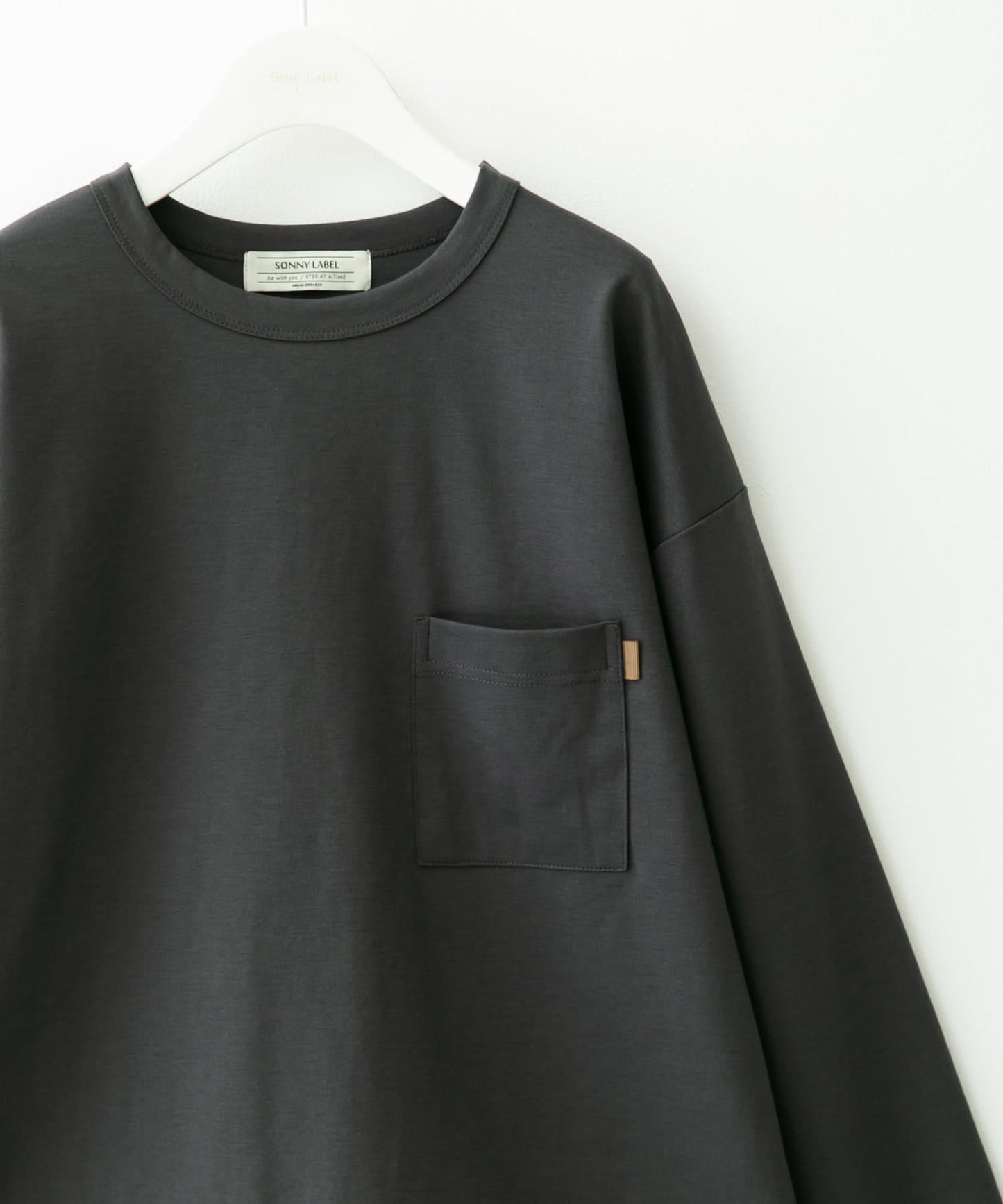 帶口袋長袖T恤