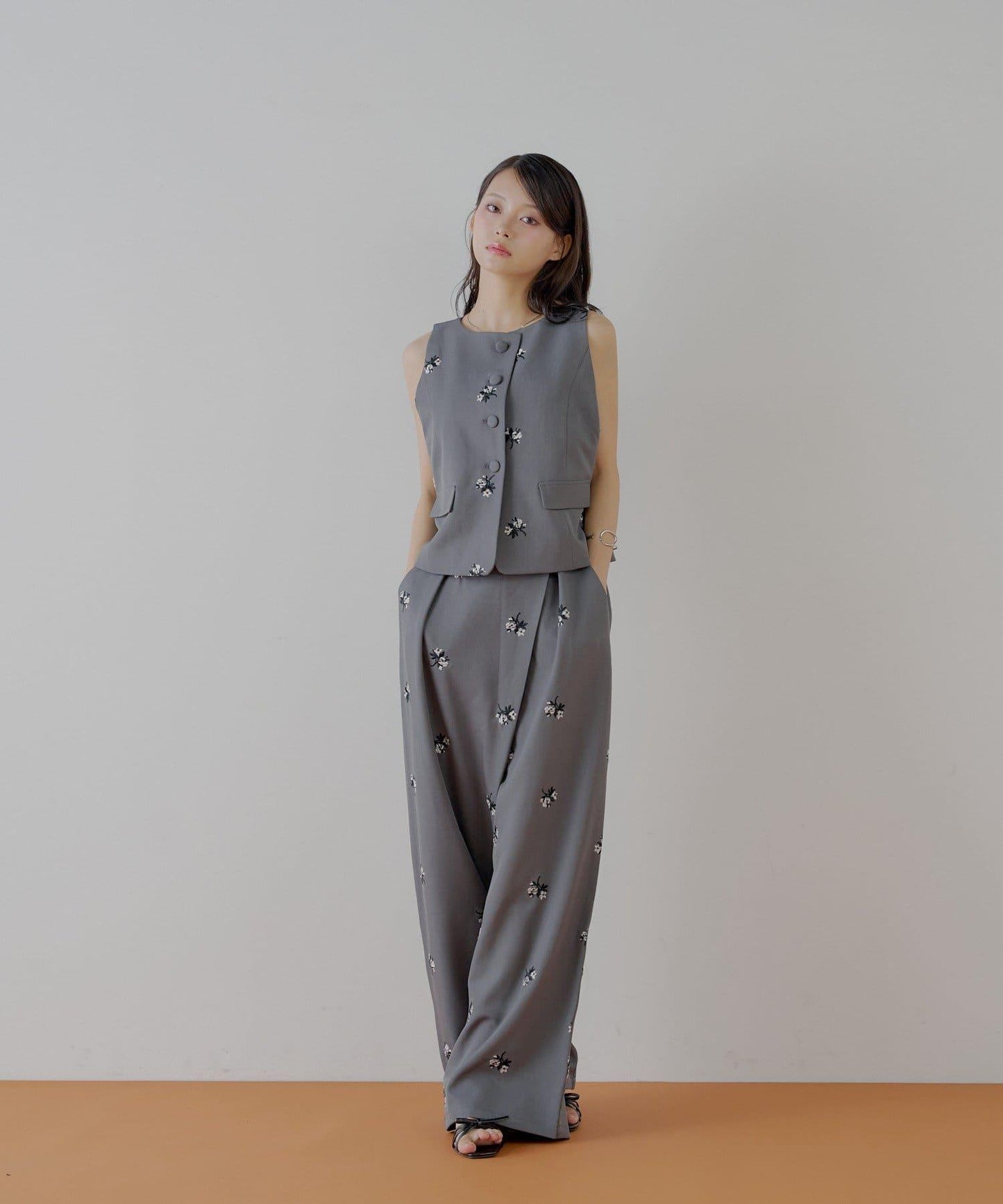 Chico 花卉刺繡無袖馬甲