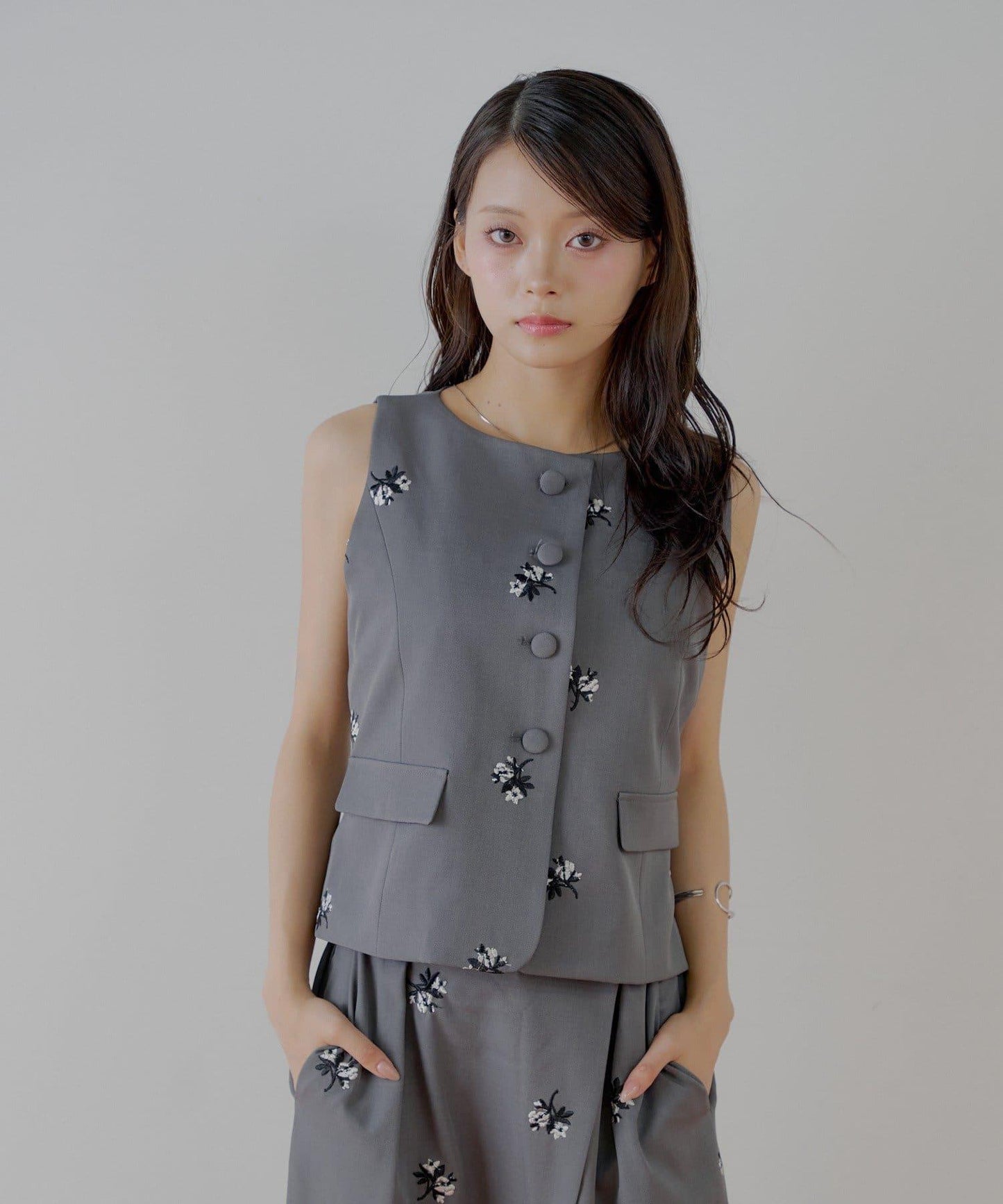 Chico 花卉刺繡無袖馬甲