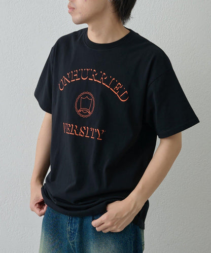 簡約大學印花T恤