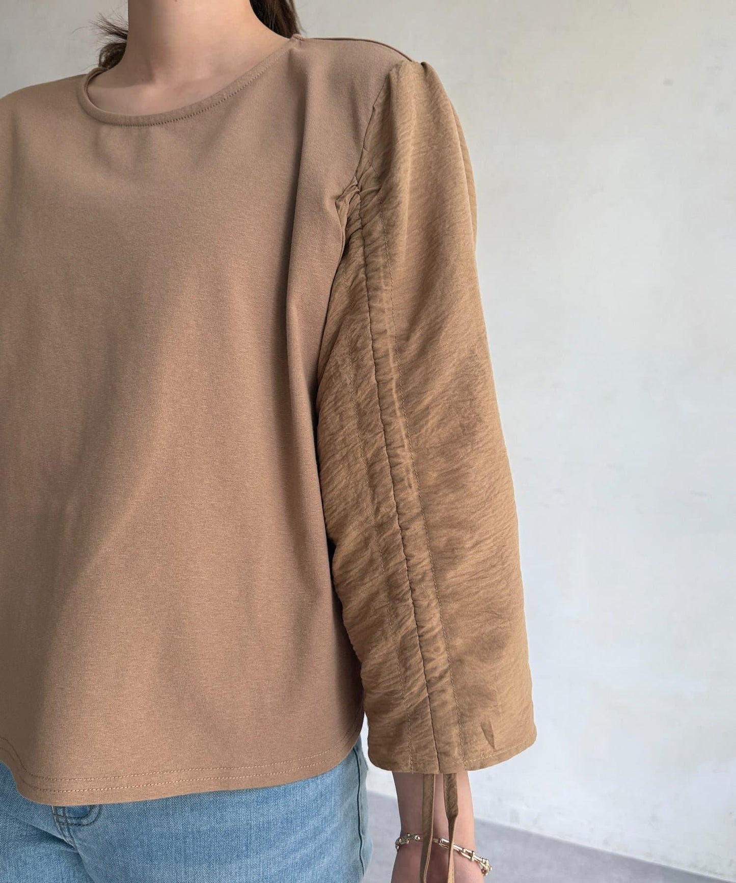 袖子垂褶T恤