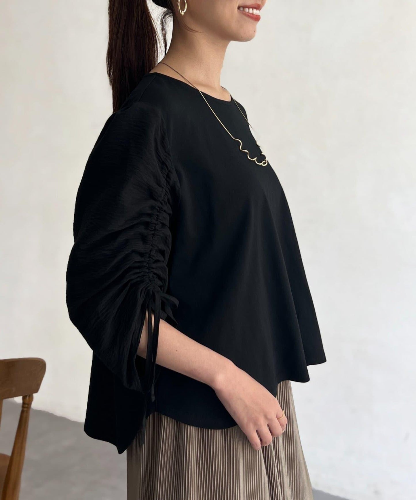 袖子垂褶T恤