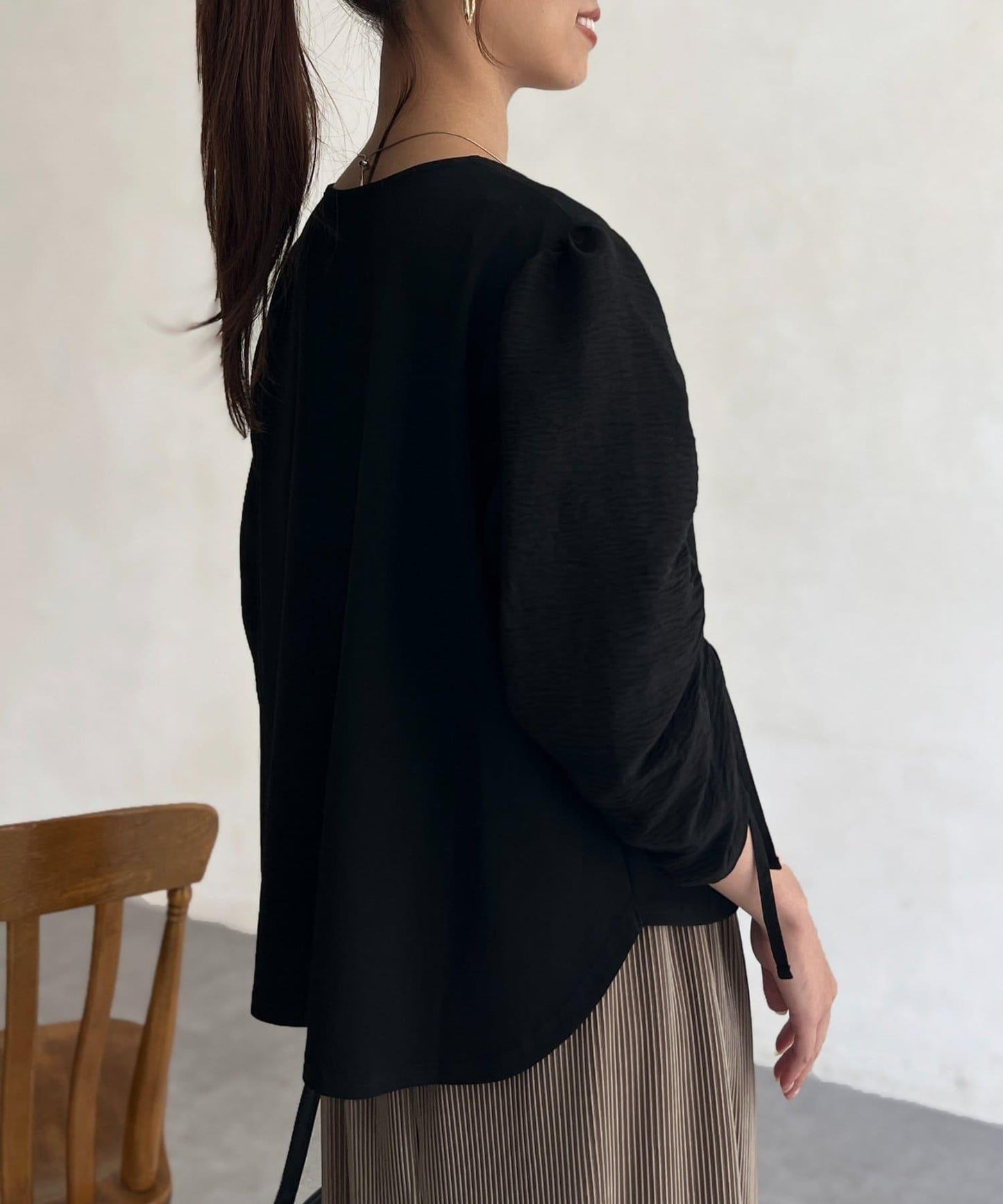 袖子垂褶T恤