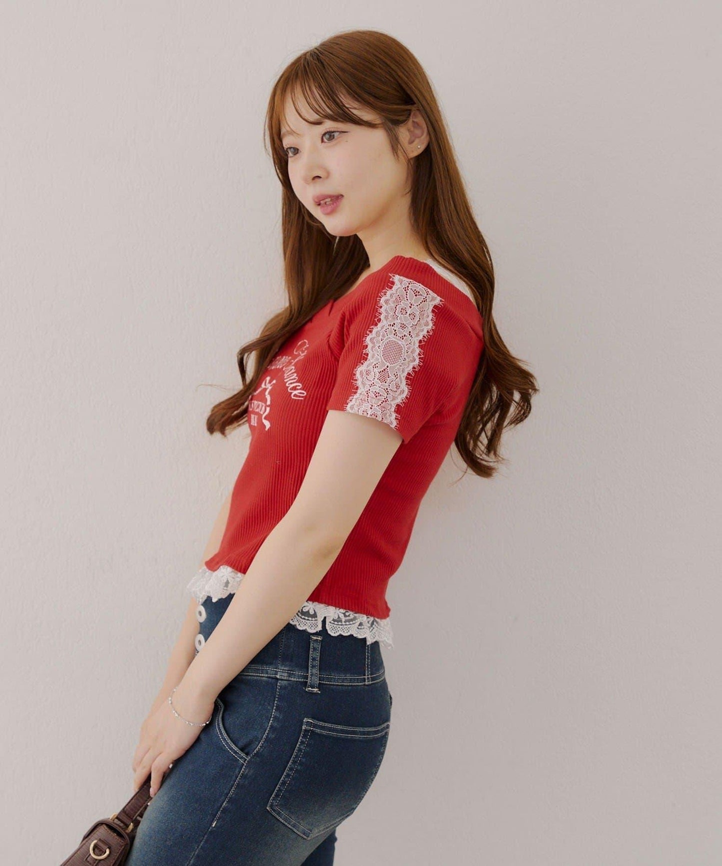 露肩蕾絲裝飾高領上衣