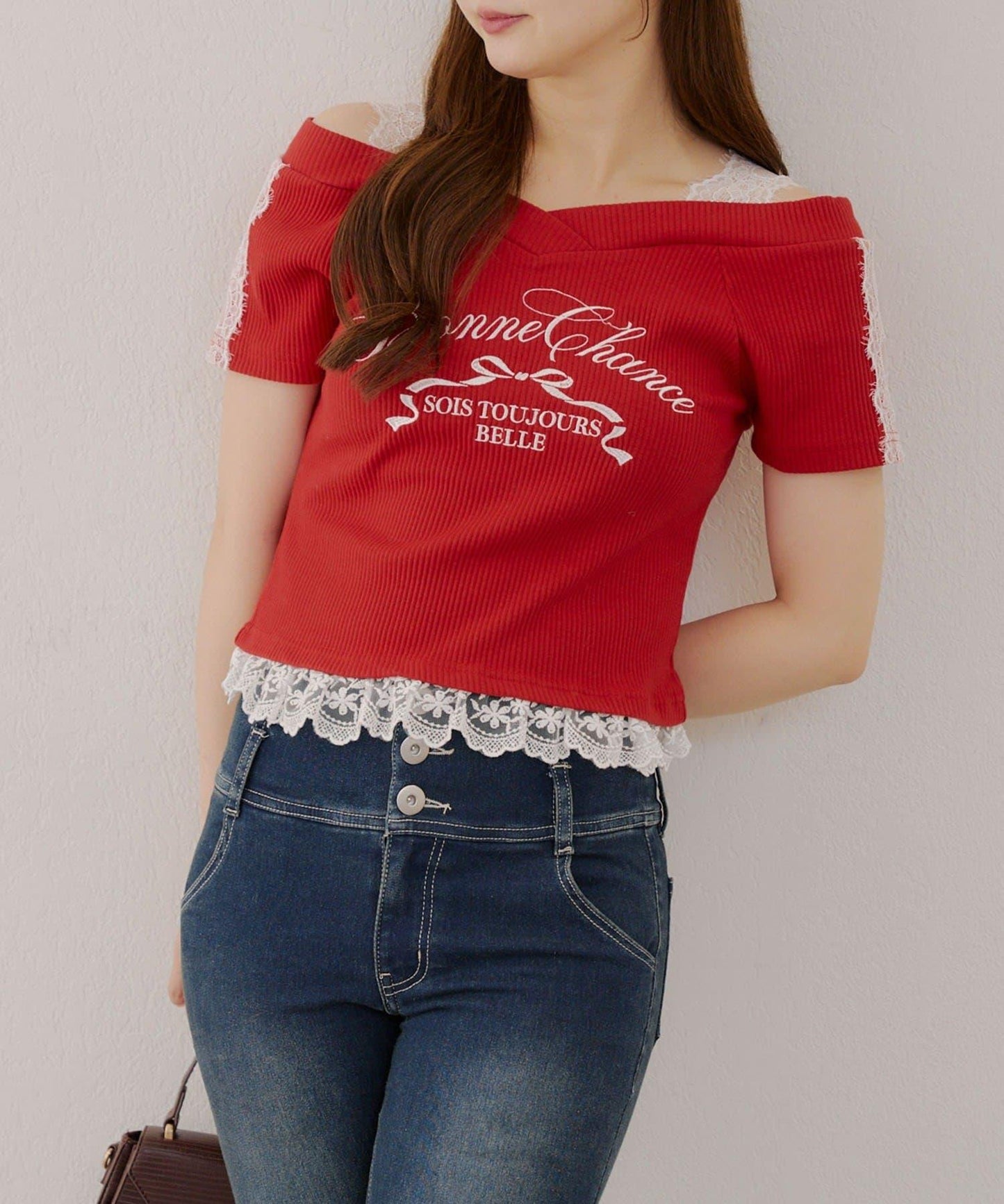 露肩蕾絲裝飾高領上衣