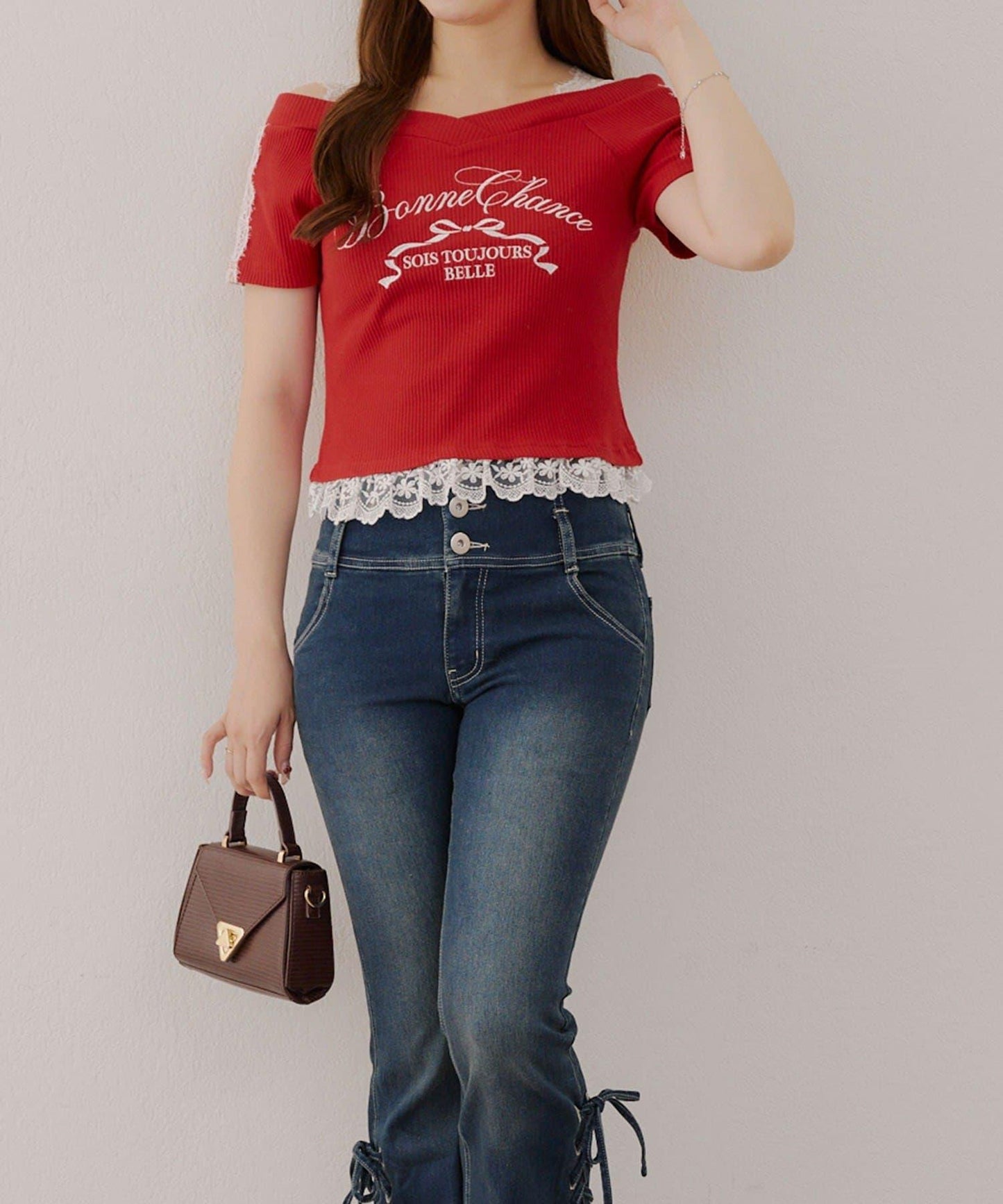 露肩蕾絲裝飾高領上衣