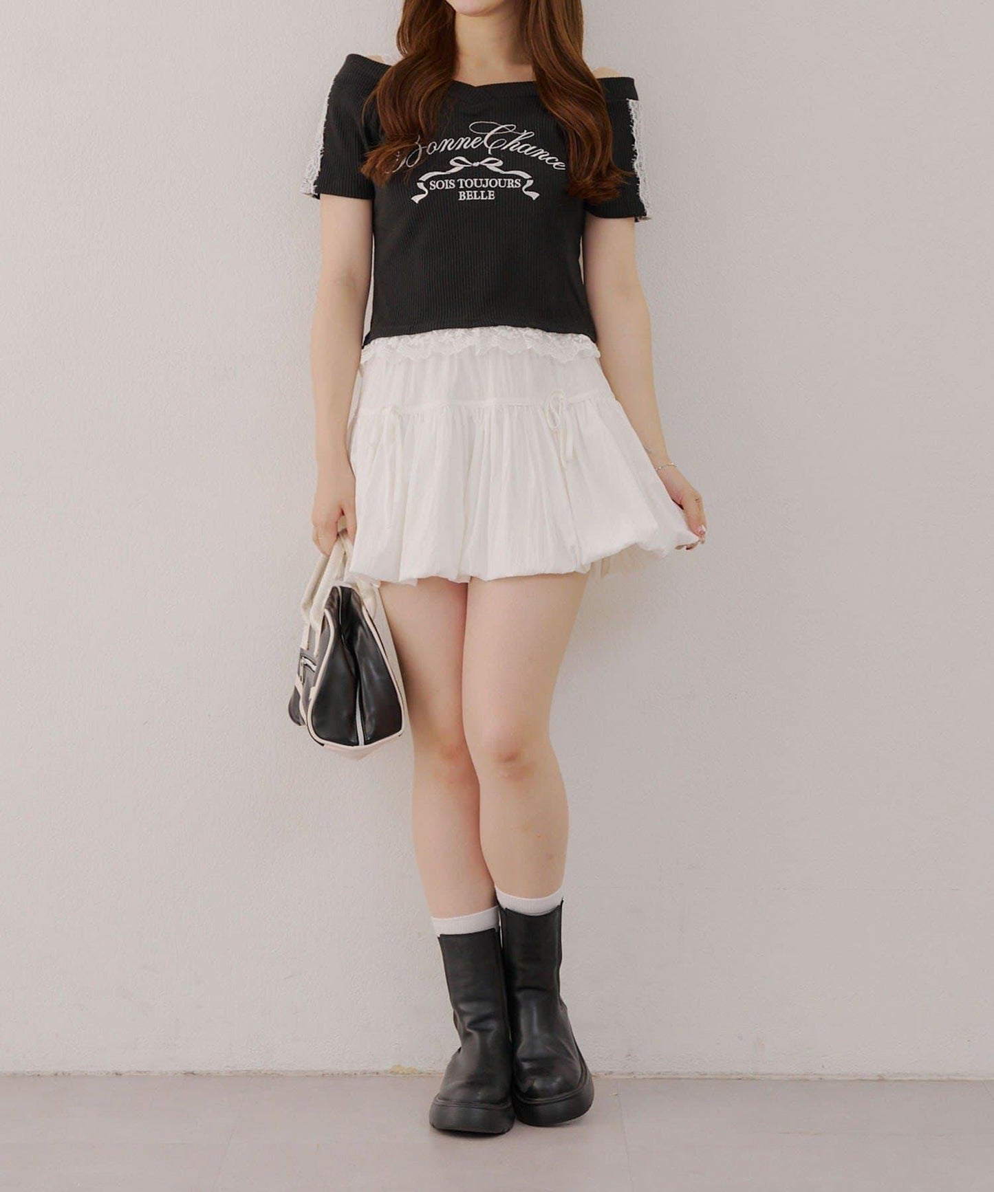 露肩蕾絲裝飾高領上衣