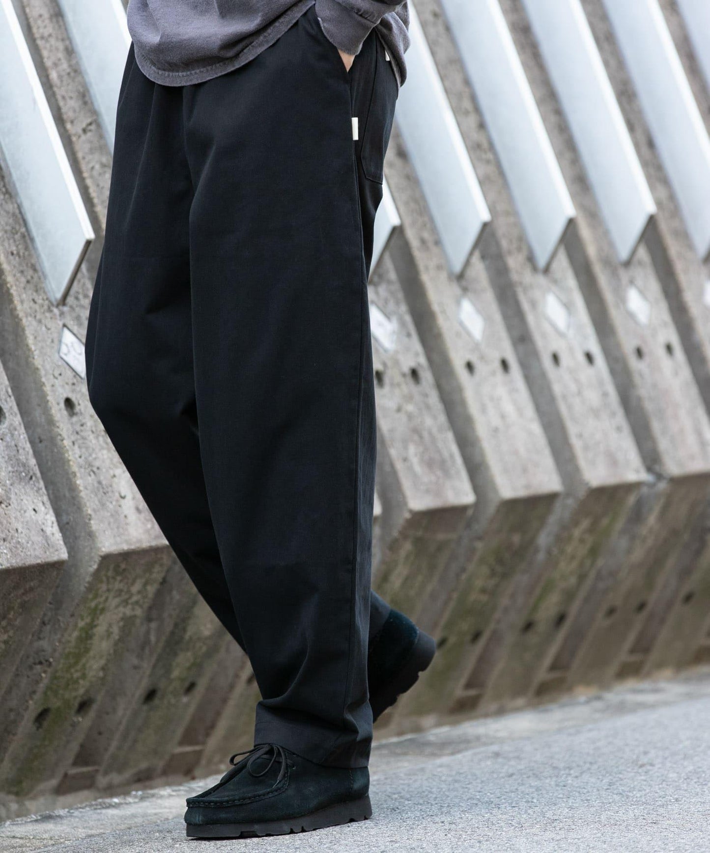 基礎寬鬆休閒斜紋棉布長褲