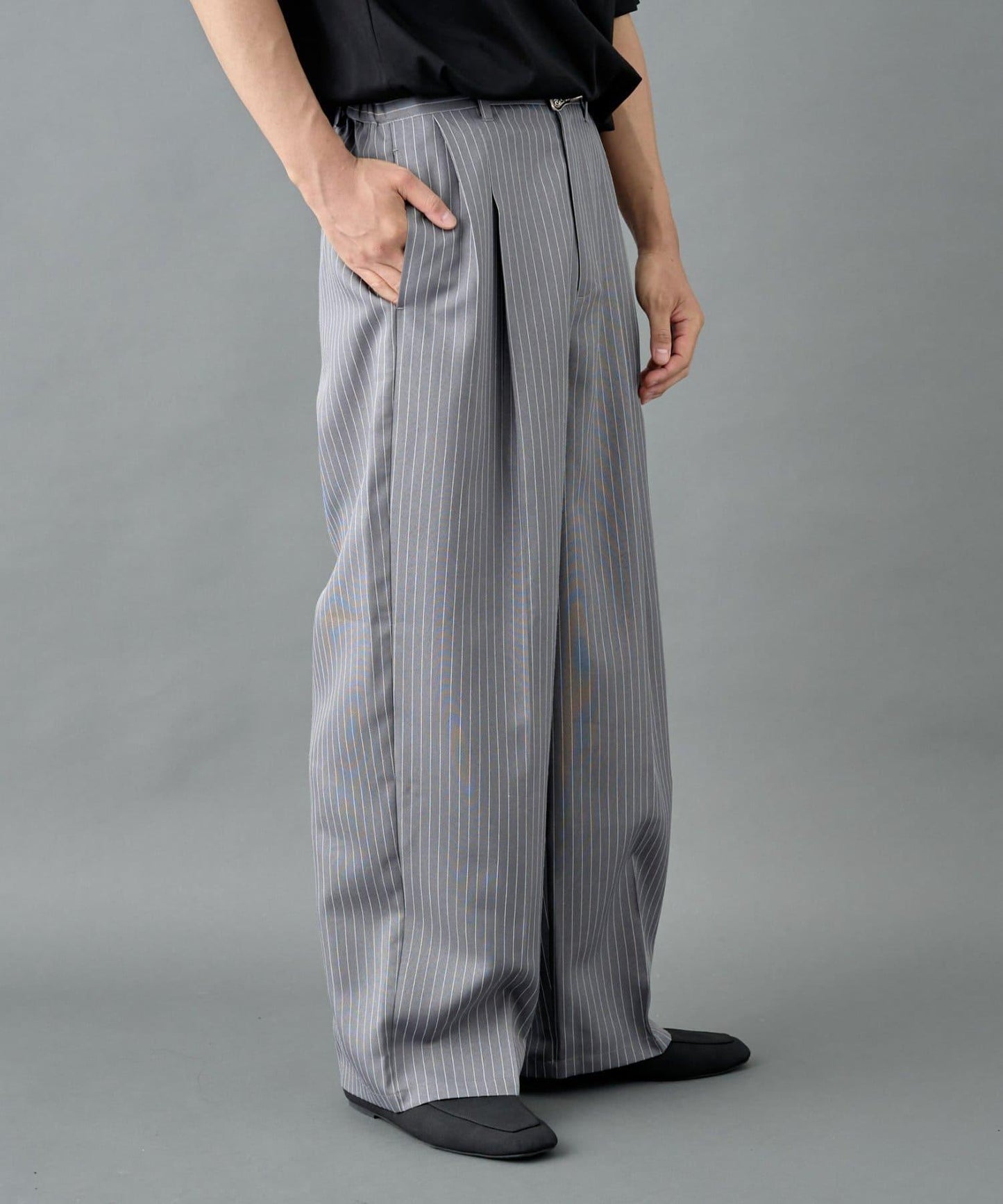 細條紋兩摺寬鬆褲