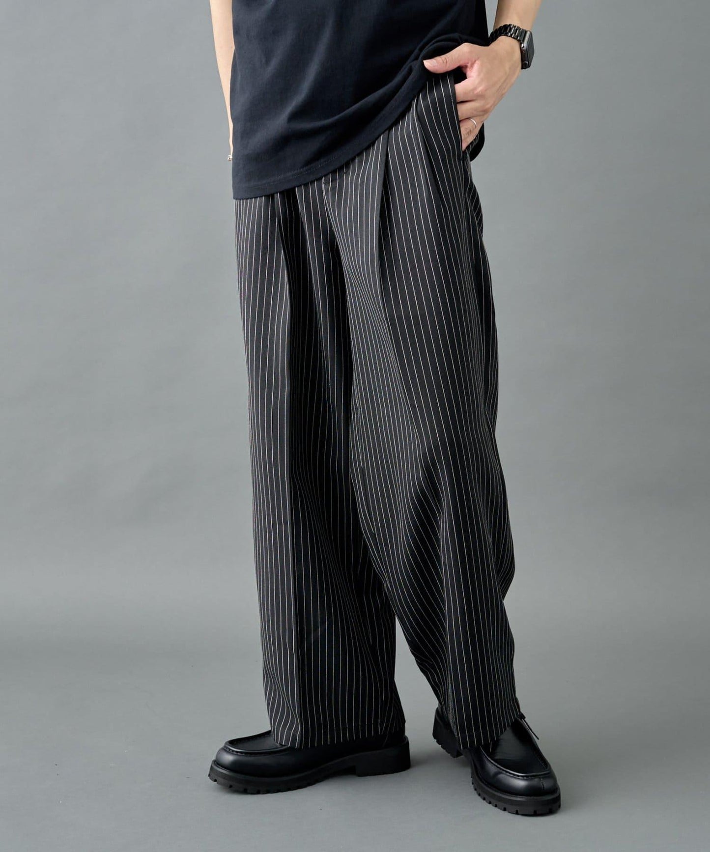 細條紋兩摺寬鬆褲