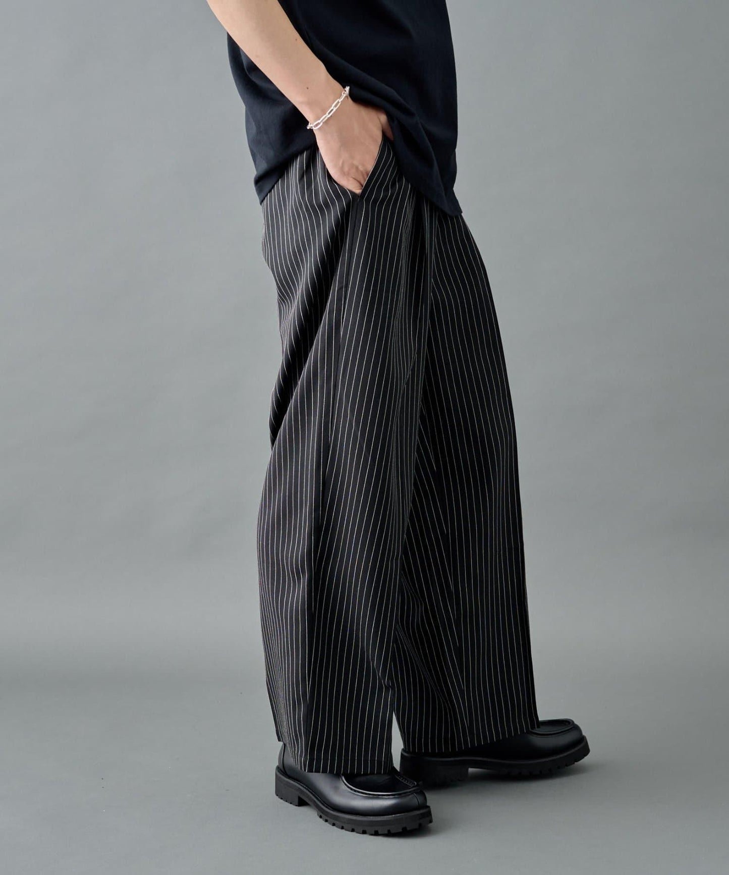 細條紋兩摺寬鬆褲