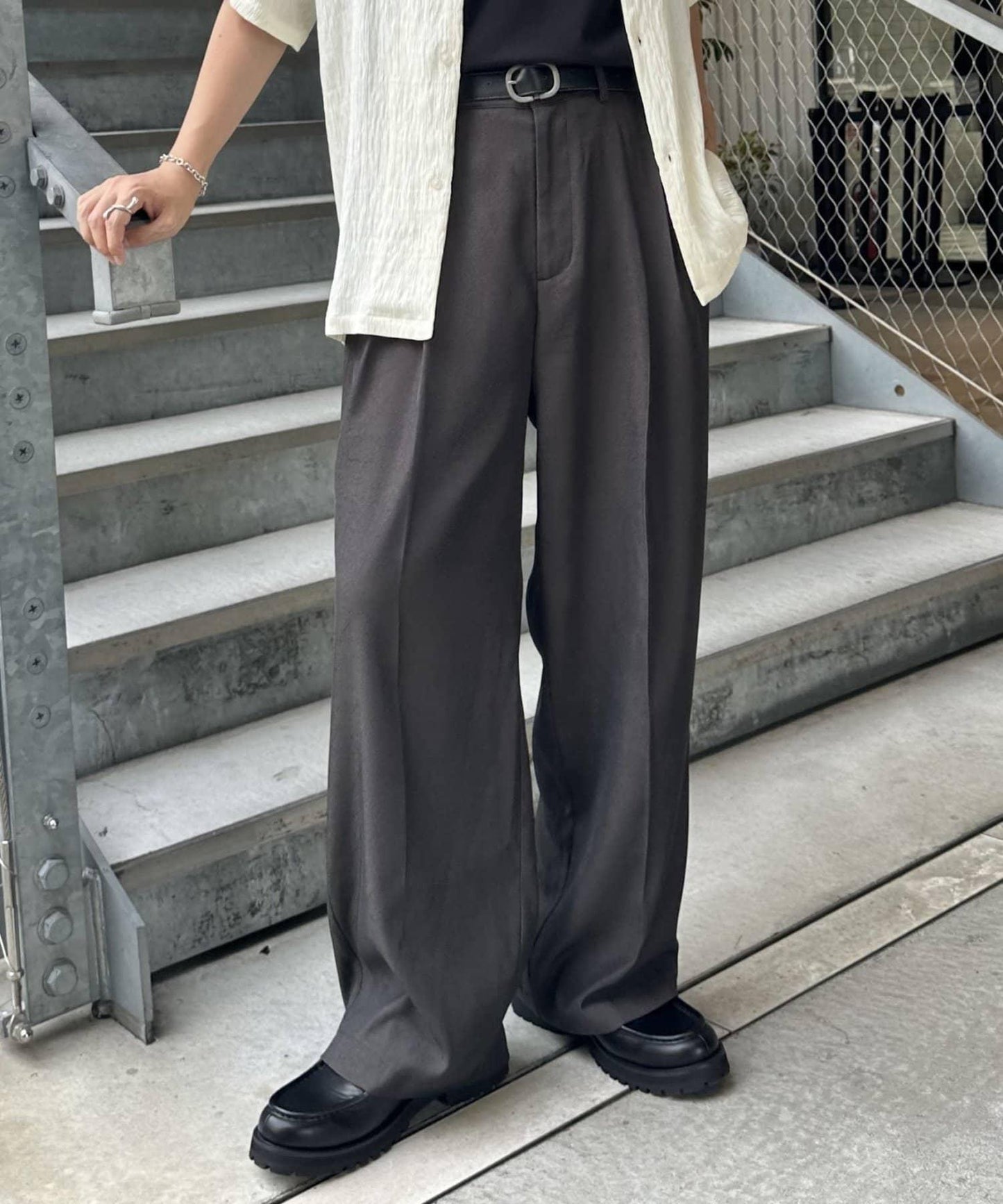 2褶寬鬆直筒西褲褲子