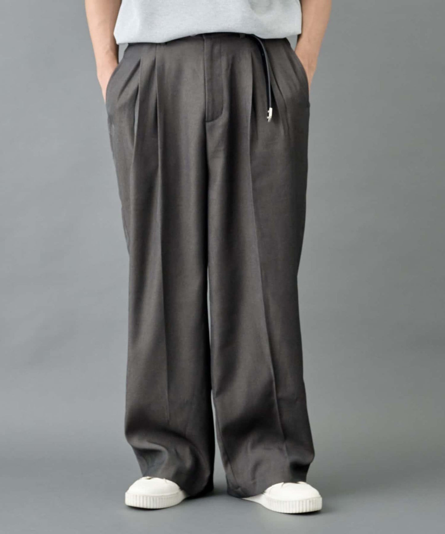 2褶寬鬆直筒西褲褲子