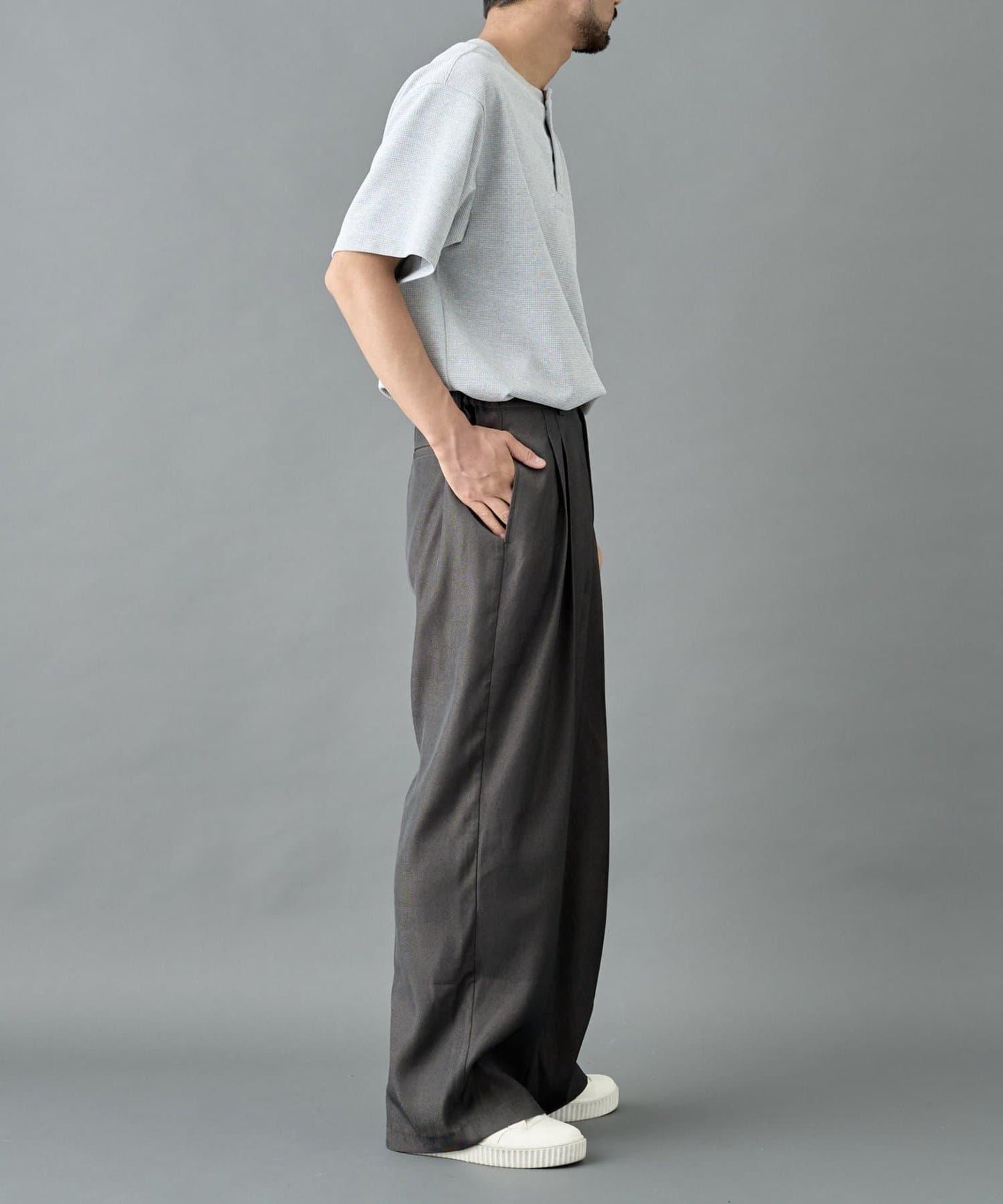 2褶寬鬆直筒西褲褲子