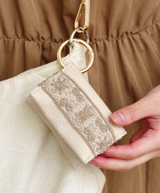 刺繍リボンポケットティッシュポーチ