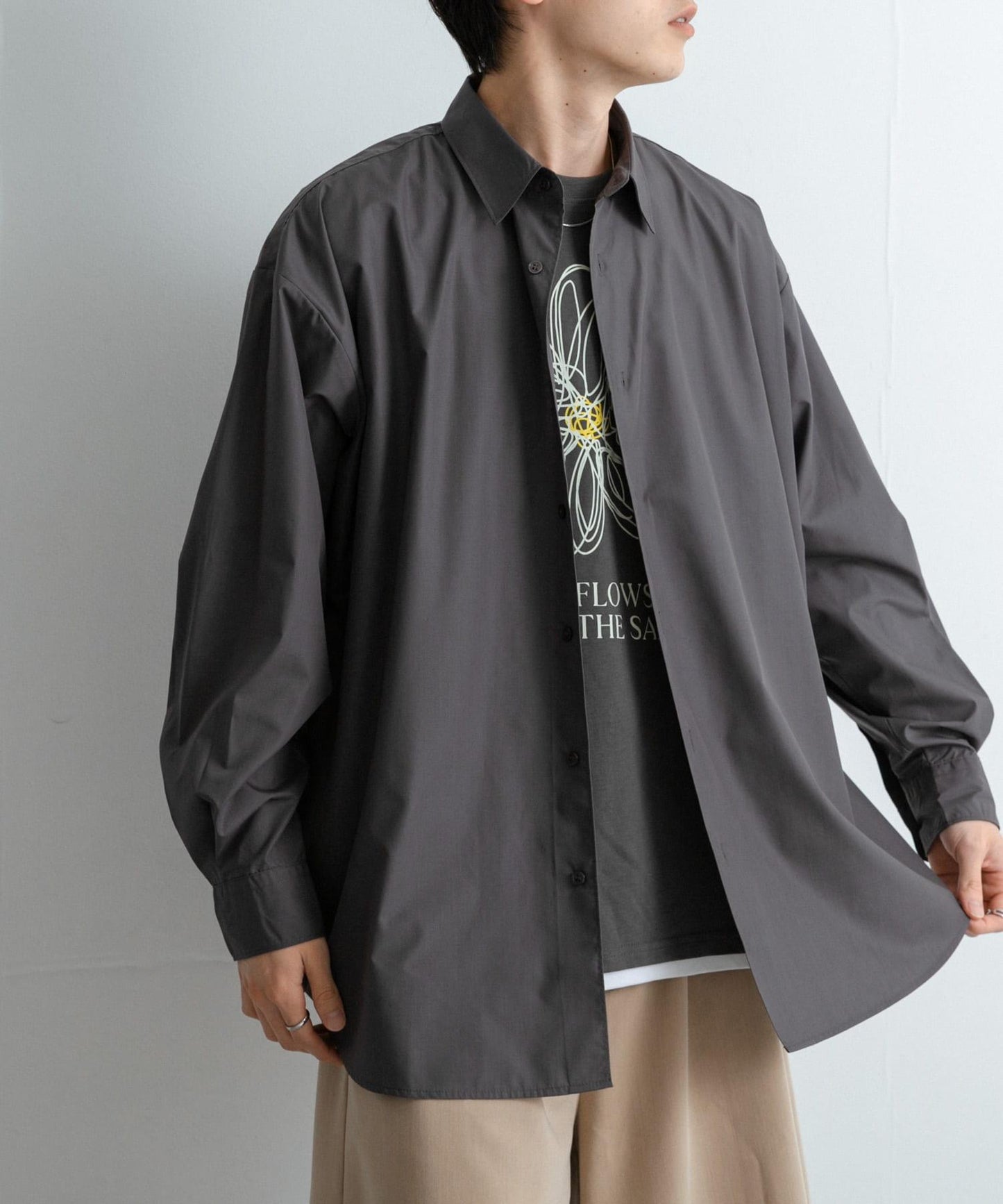 中性款寬鬆常規領襯衫