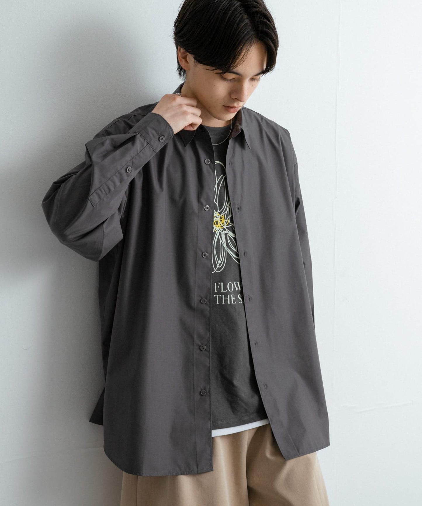 中性款寬鬆常規領襯衫